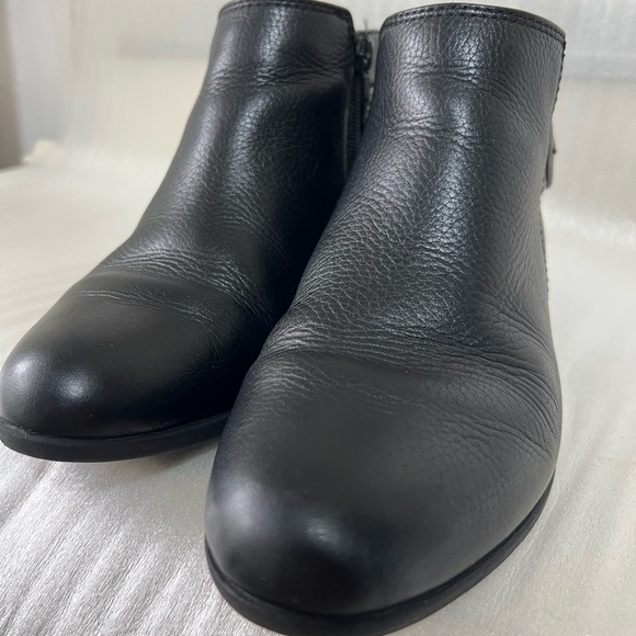 Clarks Womens Shoes 6M Black Ankle Boots Work Business Casual Leather Comfort - Picture 2 of 15